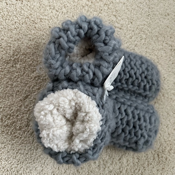 NEW Simons Slippers - Picture 2 of 5